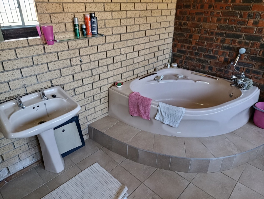 5 Bedroom Property for Sale in Spitskop SH Free State